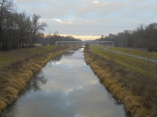 Magnífica Vista Sobre Río Odra Naturaleza Circundante Durante Tarde Del —  Fotos de Stock