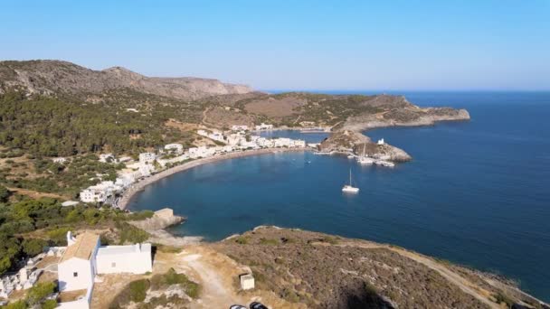 Filmagem Aérea Uma Pequena Aldeia Bonita Uma Ilha Grega Lugar — Vídeo de Stock