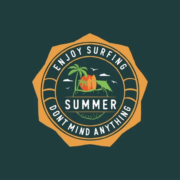 Vintage Summer Badges Labels Emblems Logo — Vector de stock