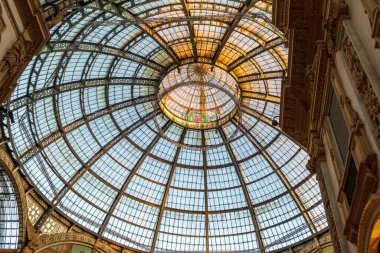 Milan, Lombardy, İtalya: Vittorio Emanuele II Galerisi (son İtalyan kralı)