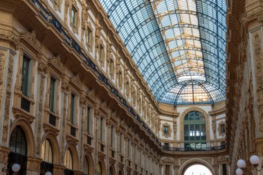 Milan, Lombardy, İtalya: Vittorio Emanuele II Galerisi (son İtalyan kralı)