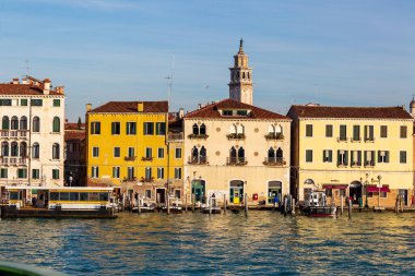 Venedik, İtalya - 15 Aralık 2021: Giudecca Kanalından Görünüm