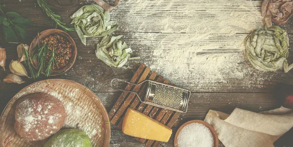 Ingrediënten Voor Het Maken Van Pasta Een Rustieke Achtergrond Bovenaanzicht — Stockfoto