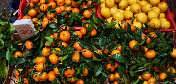 Fresh Mandarin Oranges Fruit Tangerines Leaves Counter Chinese New Year — стокове фото