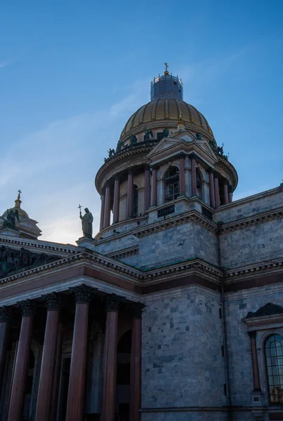 Πρόσοψη Ιστορικού Κτιρίου Στην Αγία Πετρούπολη Ρωσία Στοιχεία Καλλιτεχνικής Διακόσμησης — Φωτογραφία Αρχείου