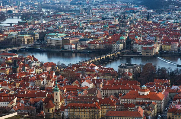 プラハの歴史的中心部 チェコ共和国 プラハ城の屋上からの眺め ロマンチックな旅行先 画像のヴィンテージフィルター — ストック写真