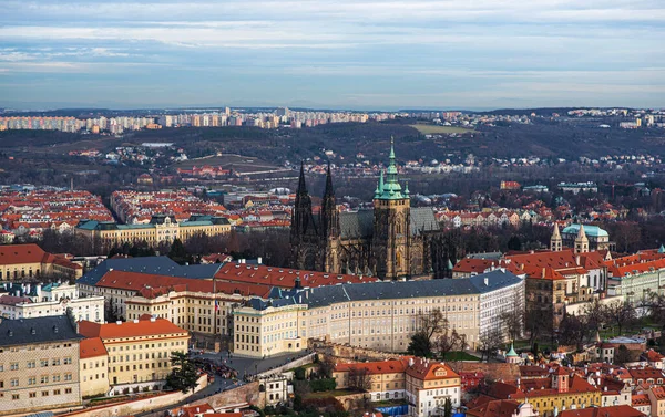 布拉格历史中心 捷克共和国 布拉格城堡的顶部景观 浪漫的旅游目的地 图像的复古滤镜 — 图库照片
