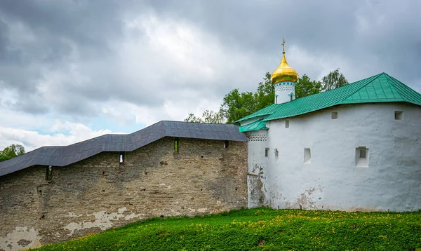 View Beautiful Buildings Orthodox Churches Ancient Pskov Pechersky Monastery Fortress — Stock Photo, Image
