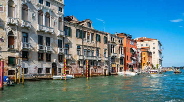 Colorful Facades Old Medieval Houses Venice Italy View Canal Boats — Fotografia de Stock