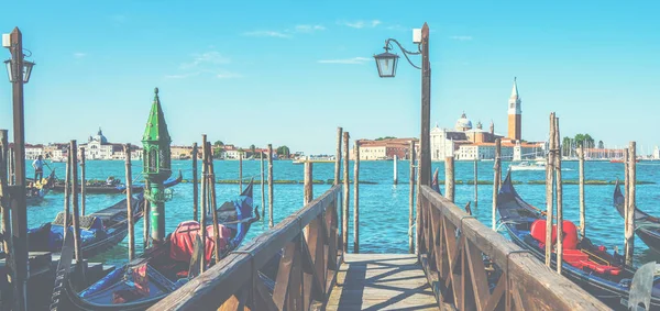 Gondolas Moored Grand Canal Background Venice Italy Architecture Landmarks Venice — Fotografia de Stock