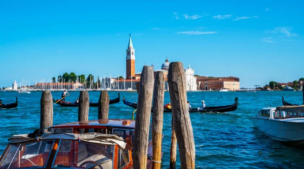 Gondolas Moored Grand Canal Background Venice Italy Architecture Landmarks Venice — Fotografia de Stock