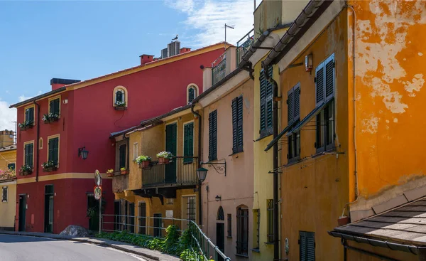 五彩斑斓的冥想建筑在壮观的度假胜地 波尔图菲诺 利古里亚 意大利 风景如画的小镇街景 — 图库照片