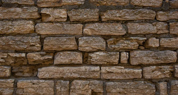 旧的棕色石墙石墙纹理 中世纪城墙上的旧砖块 外面的历史建筑 农村背景 图形纹理元素 — 图库照片