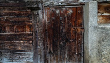 Eski grunge koyu desen ahşap arka plan. Eski gri ahşap dokunun yüzeyi. Boş şablon.