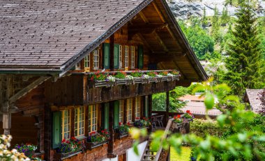 İsviçre 'nin İsviçre Alplerinde Lauterbrunnen' in harika dağ köyü..