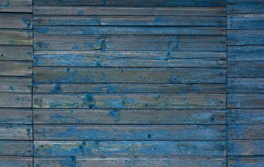 Klasik ahşap arka plan. Eski, yıpranmış ahşap tahta mavi renge boyanmış. Çatlak ve boyalı tahtalar. Eski boyanmış ahşap duvar - doku veya arkaplan.