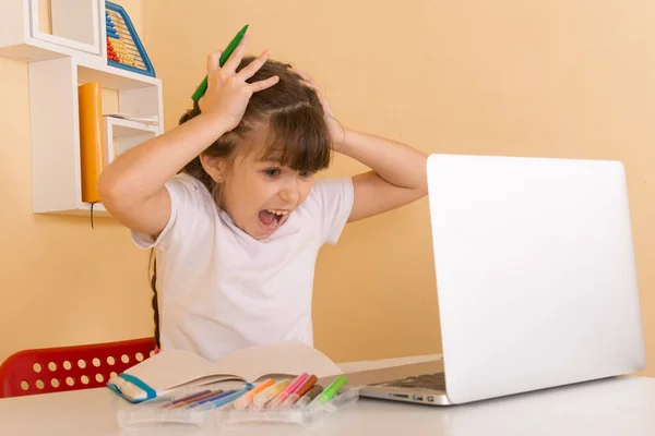 Kid Bad Virtual Learning Challenges Kids Face While Learning Online — Foto Stock