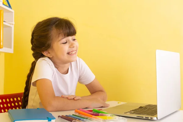 Online Preschool Classes Excellent Online Learning Kids Happy Schoolgirl Learning — Foto Stock