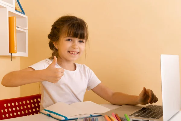 Online Preschool Classes Excellent Online Learning Kids Happy Schoolgirl Learning — Foto Stock