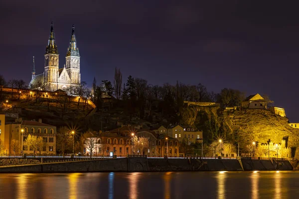 Церква Святого Петра Святого Павла Вночі Висеград Прага Чехія — стокове фото