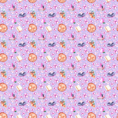 Kitaplı suluboya desen, pamuk, ahşap, süveter, mor arka planda ev çiçekleri