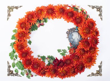 Kopya alanı olan narin çiçekler, tatil geçmişi, çiçek kartı, çiçek aranjmanı, çiçek çerçevesi, üst görünüm