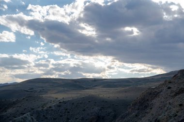 Dağlarda gün doğumu, Altai, Sibirya