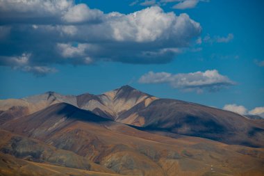 Dağlarda gün doğumu, Altai, Sibirya