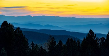 Dağlarda gün doğumu, Altai, Sibirya