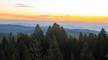 Dağlarda gün doğumu, Altai, Sibirya