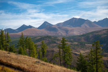Dağlarla, Sibirya 'yla, Rusya' yla