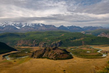 Dağlarla, Sibirya 'yla, Rusya' yla