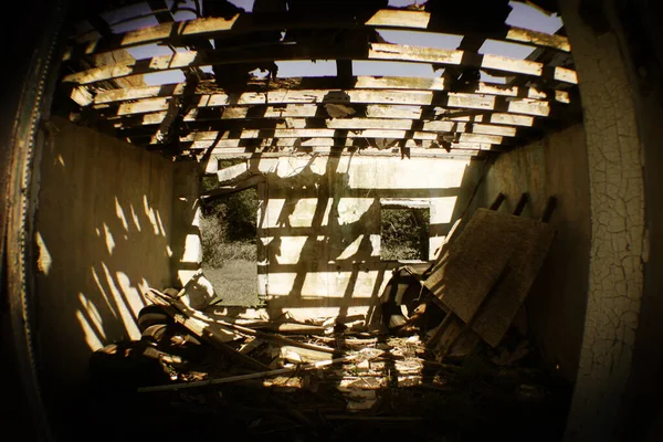 Fish eye shot of a brown dilapidated room in an abandoned building where sunlight filters in through the exposed roof — Stock Photo, Image