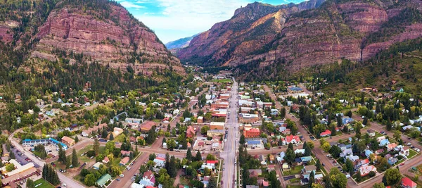 Colorado, ABD 'deki tuhaf dağ kasabası Ouray' in panoraması