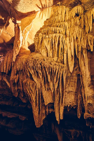 Detalhe de grandes formações cavernas subterrâneas Kentucky Indiana estalactites — Fotografia de Stock