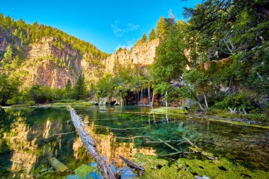 Colorado 'da sallanan göl ve dağlarda şelaleler