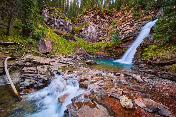 Hermosa cascada de agua de teca en el barranco —  Fotos de Stock