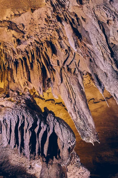 Formações de cavernas Estalagmites e estalactites subterrâneos de Kentucky — Fotografia de Stock