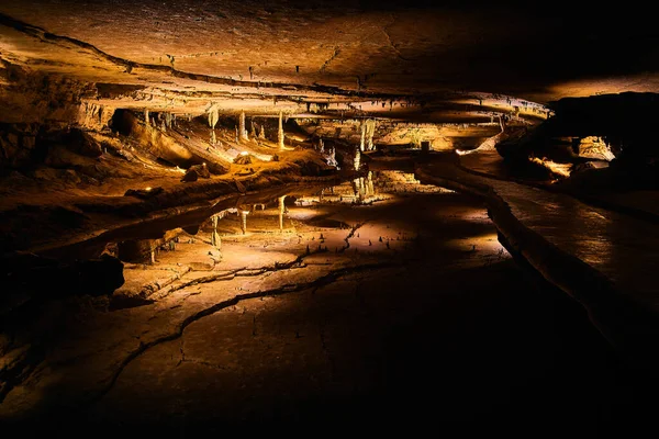 Cave exploration reflecting perfectly still water — Stock Photo, Image