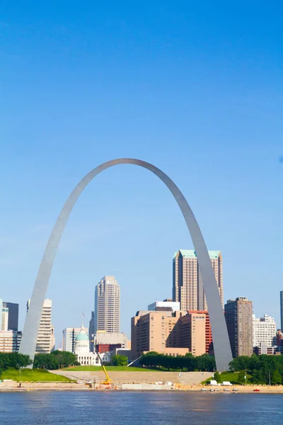 Classic St Louis skyline utsikt över bågen — Stockfoto