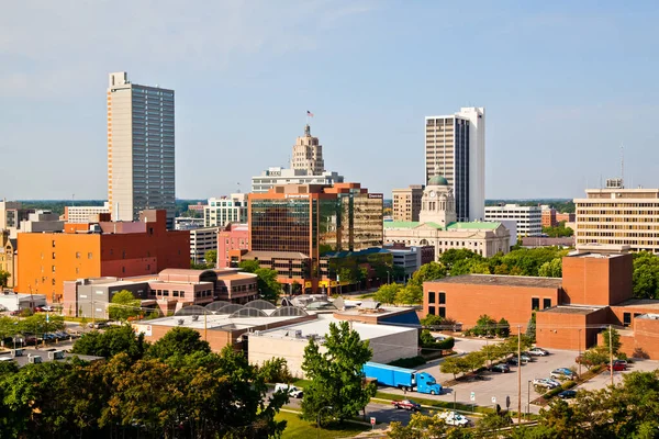 Kolorowe budynki panoramy w centrum Fort Wayne — Zdjęcie stockowe