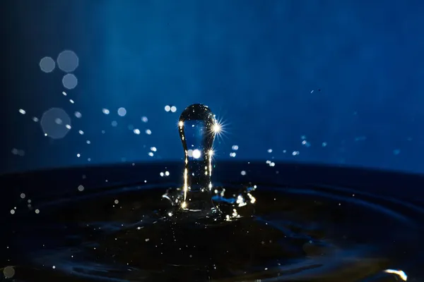 Dazzling blue water drop that looks like a stary night sky — Stock Photo, Image