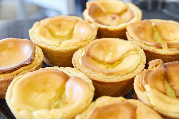 Bakverk och vaniljbakverk från det lokala bageriet — Stockfoto