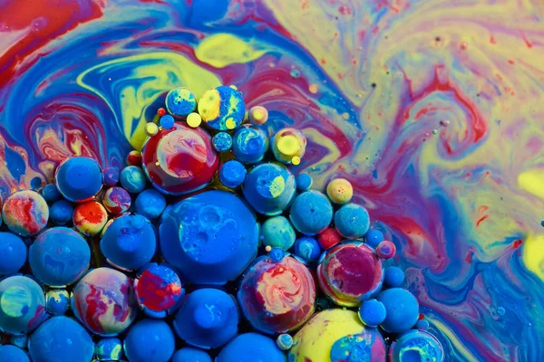 Επιφάνεια ουράνιου τόξου που καλύπτεται από πολύχρωμες ακρυλικές σφαίρες — Φωτογραφία Αρχείου