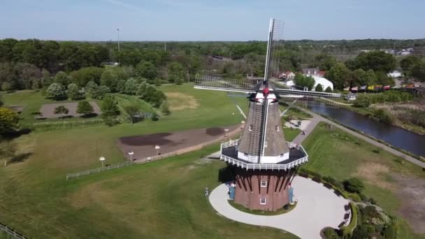 Michigan 'da yel değirmenine yakın bir yerde. — Stok video