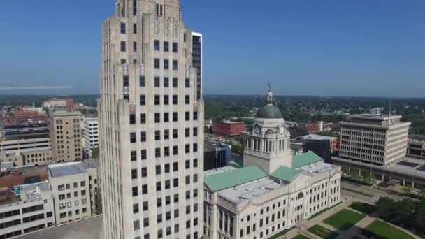 Flygfoto från centrala Fort Wayne, Indiana tingshus — Stockvideo