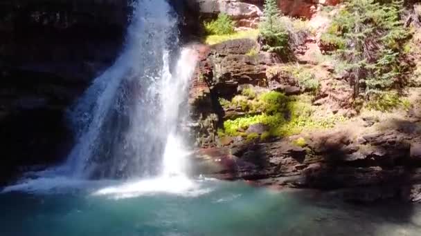 Aerea di segreto bella cascata blu nel canyon del Colorado — Video Stock