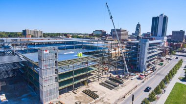 Fort Wayne, Indiana şehir merkezli dış hava sahasının arka planında