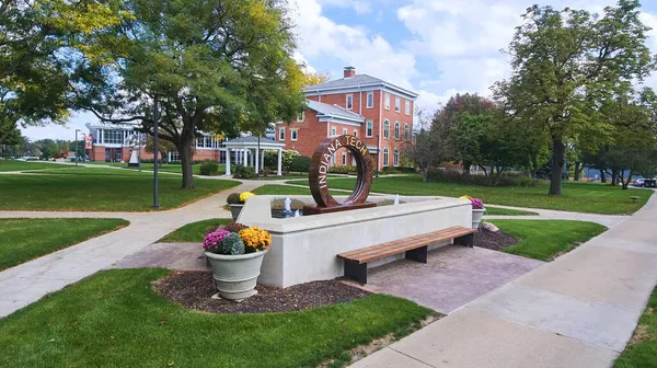 Indiana Tech socha na půdě univerzitního kampusu ve Fort Wayne, Indiana — Stock fotografie