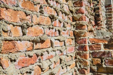 Kırmızı tuğla duvarının ayrıntıları
